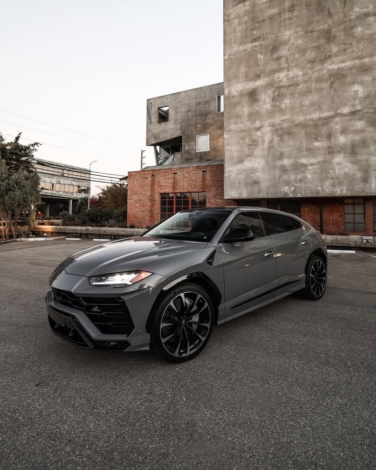 Lamborghini Urus Grey rental Montreal