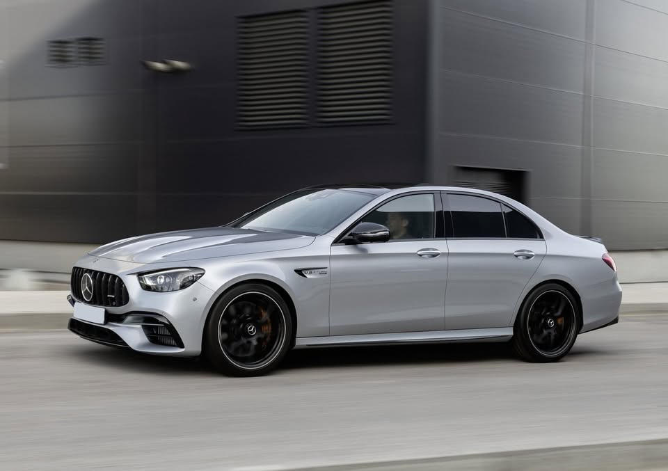 Mercedes-Benz E63S AMG photo 3
