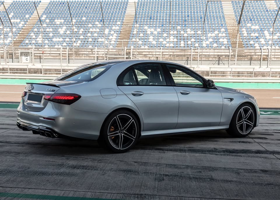 Mercedes-Benz E63S AMG photo 4
