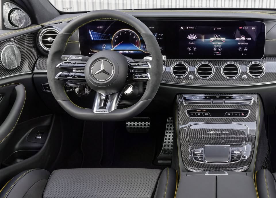 Mercedes-Benz E63S AMG photo 5