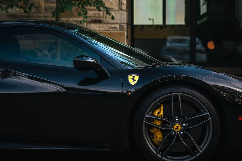 Ferrari 488 GTB photo 2