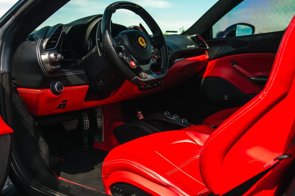 Ferrari 488 GTB photo 4