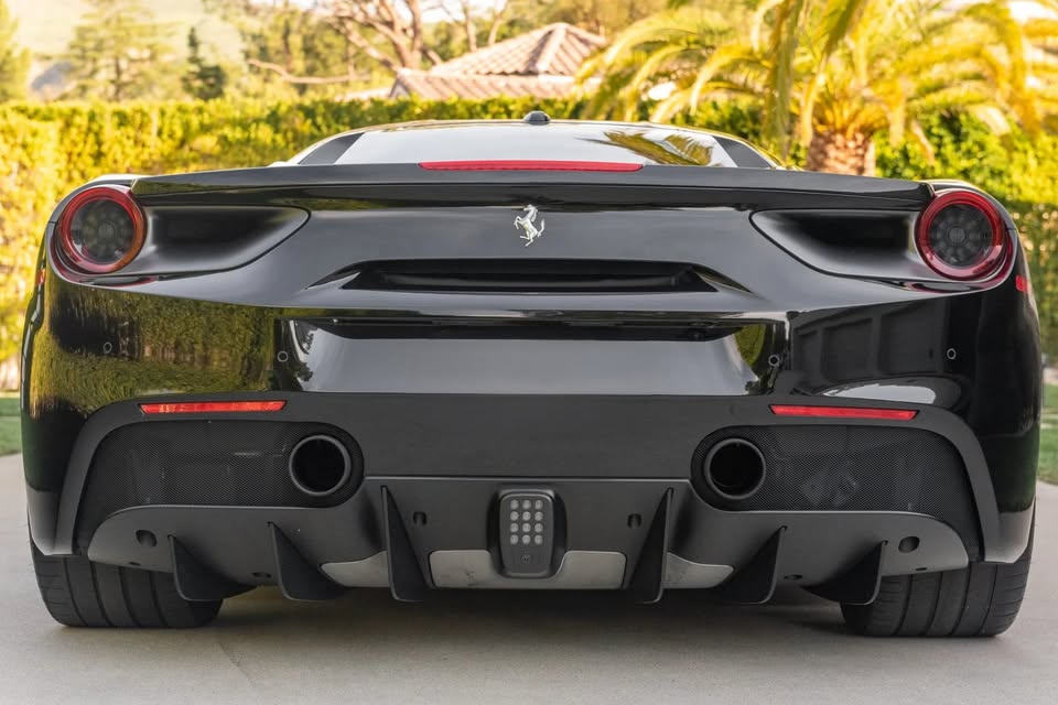 Ferrari 488 GTB photo 3