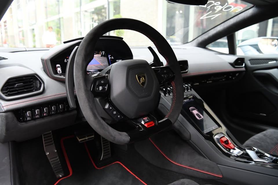 Lamborghini Huracán EVO photo 4