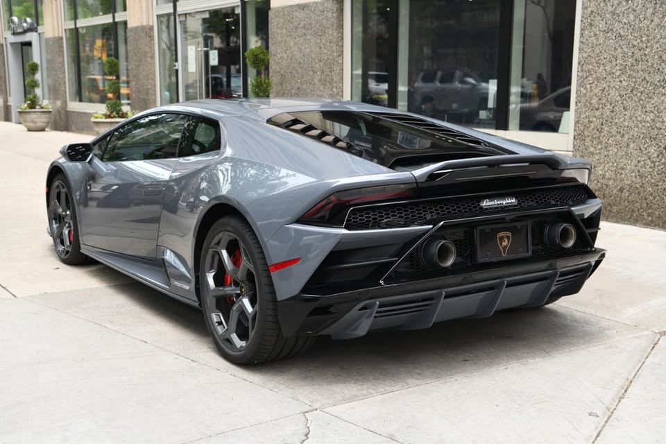 Lamborghini Huracán EVO photo 3