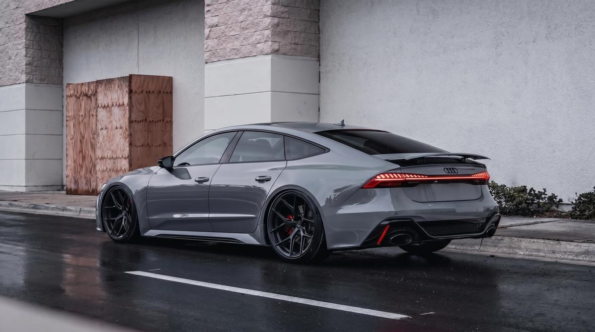 Audi RS7 photo 2
