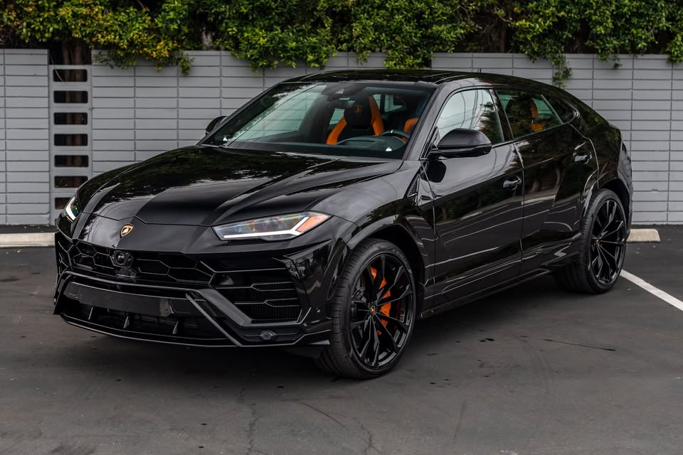 Lamborghini Urus Black on Black photo 1