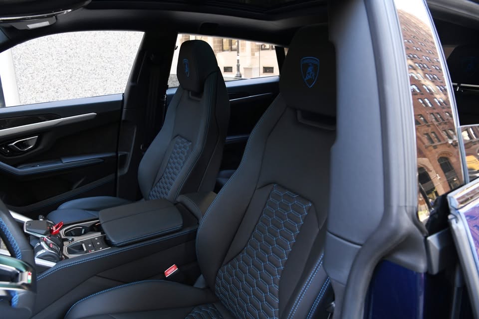 Lamborghini Urus Blue on Blue photo 4