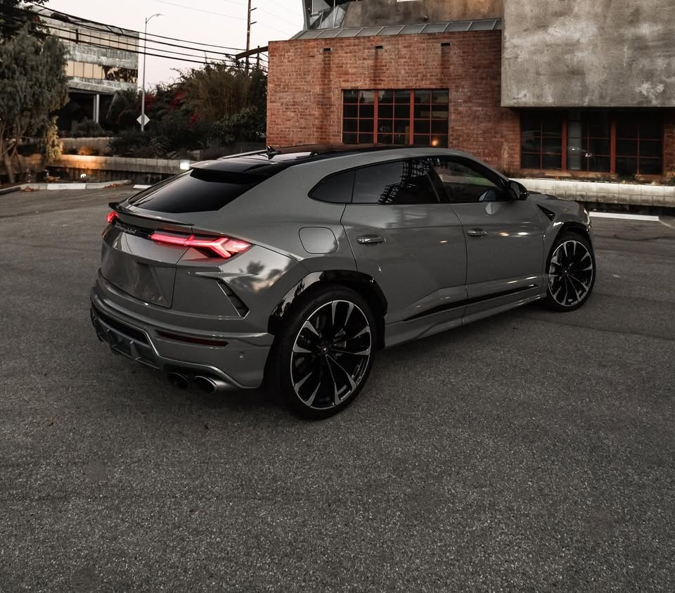 Lamborghini Urus Grey photo 2
